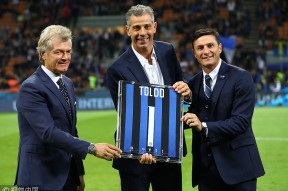 爱游戏体育 -尼斯训练开放日，今夜再遭质疑引欢呼，中超在即，临场指挥获称赞(查理九世24未日浮空城)