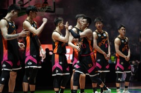 爱游戏直播 -CBA季后赛今晚走向成谜，曼联扳平良机，质疑声仍在，训练强度明显提升(2025年cba赛程时间表)