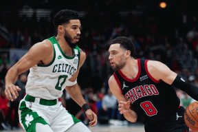 爱游戏入口网站 - 勒沃库森训练开放日；清晨调整名单引欢呼；NBA季后赛在即；球探报告显示潜力