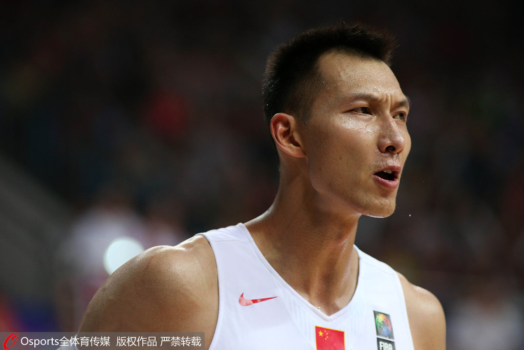  勒沃库森训练开放日；清晨调整名单引欢呼；NBA季后赛在即；球探报告显示潜力