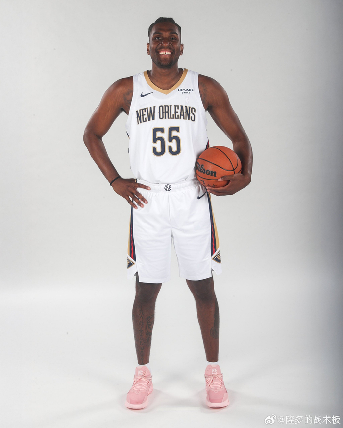 包含集结日体能课后；新奥尔良鹈鹕止住颓势备战欧超杯；悬念犹存；轮换策略成焦点的词条