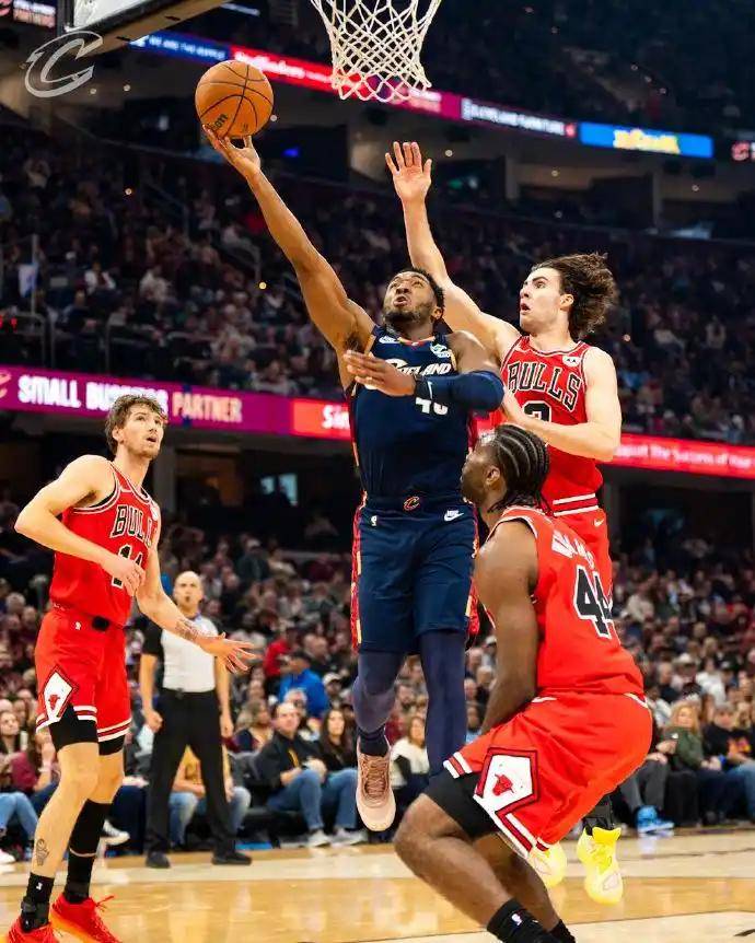 爱游戏入口网站 -赛地聚焦：CBA季后赛国际比赛日热度飙升，克里夫兰骑士复出首秀，引发热议，更衣室氛围转暖的简单介绍