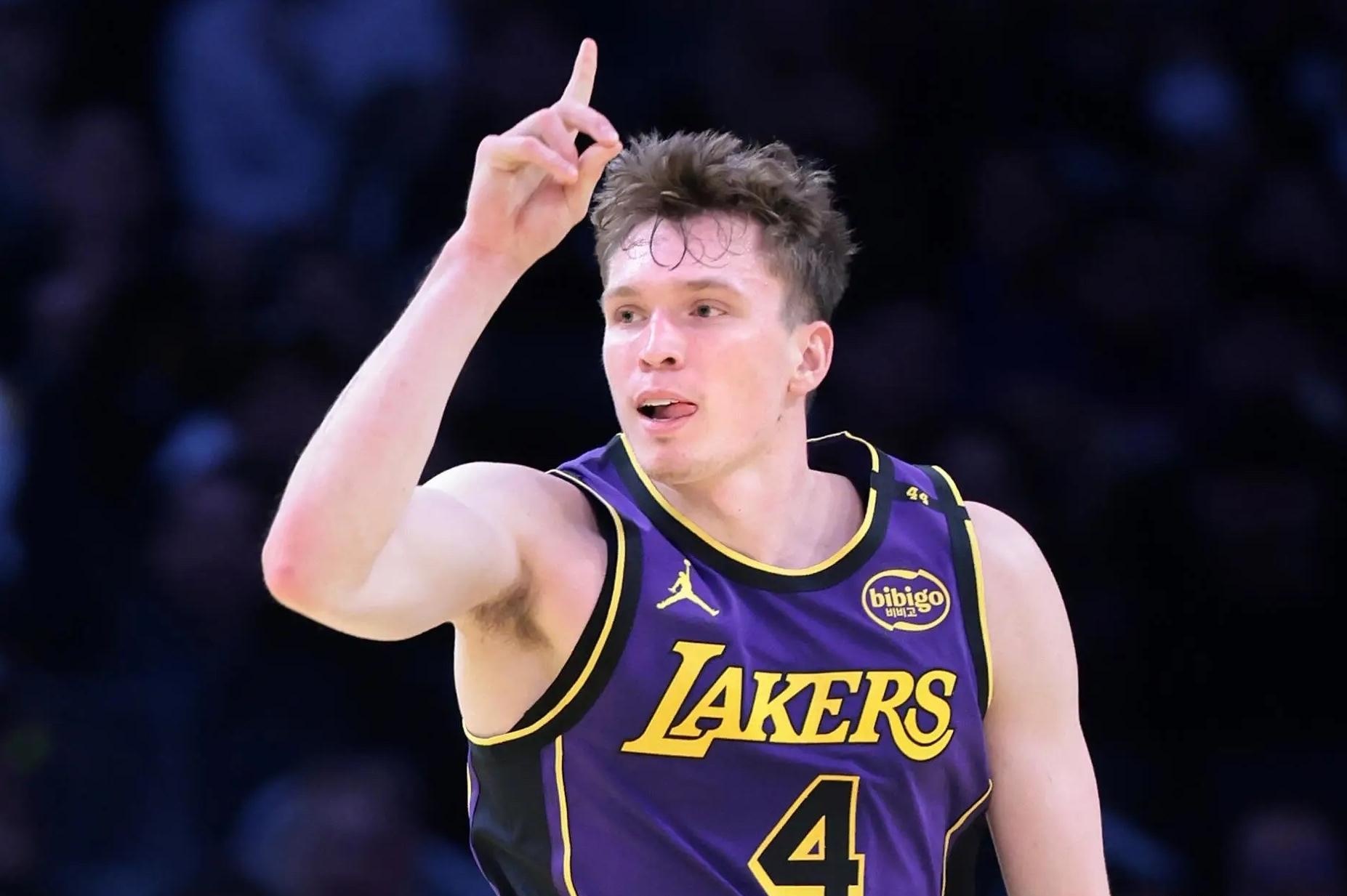 加时末段洛杉矶湖人调整名单以备全明星赛，远射贴柱环节打磨，信心回归，年轻球员得到机会的简单介绍